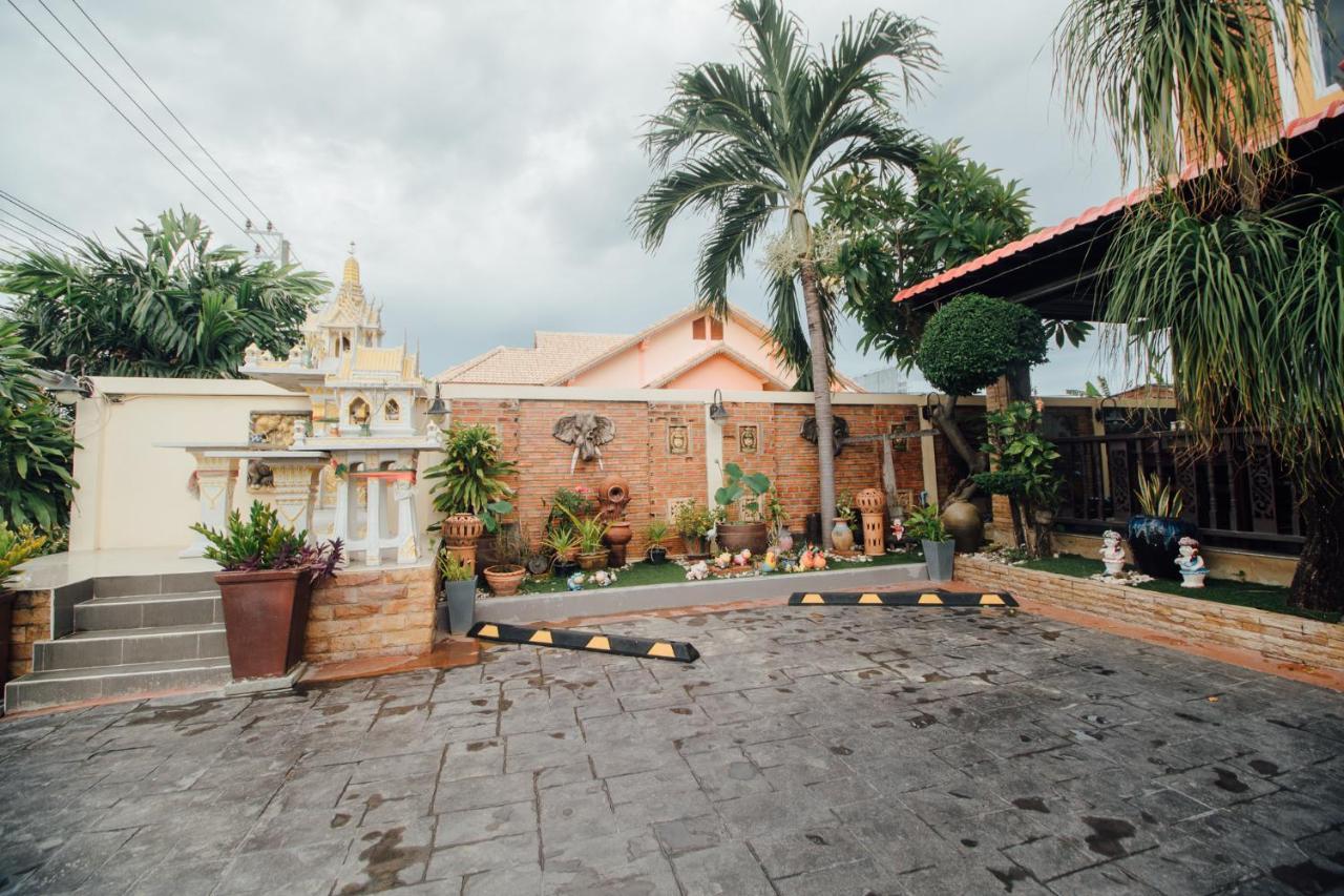 Iyara Hua Hin Lodge Екстер'єр фото